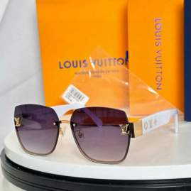 Picture of Louis Vuitton Sunglasses _SKUfw79338625fw